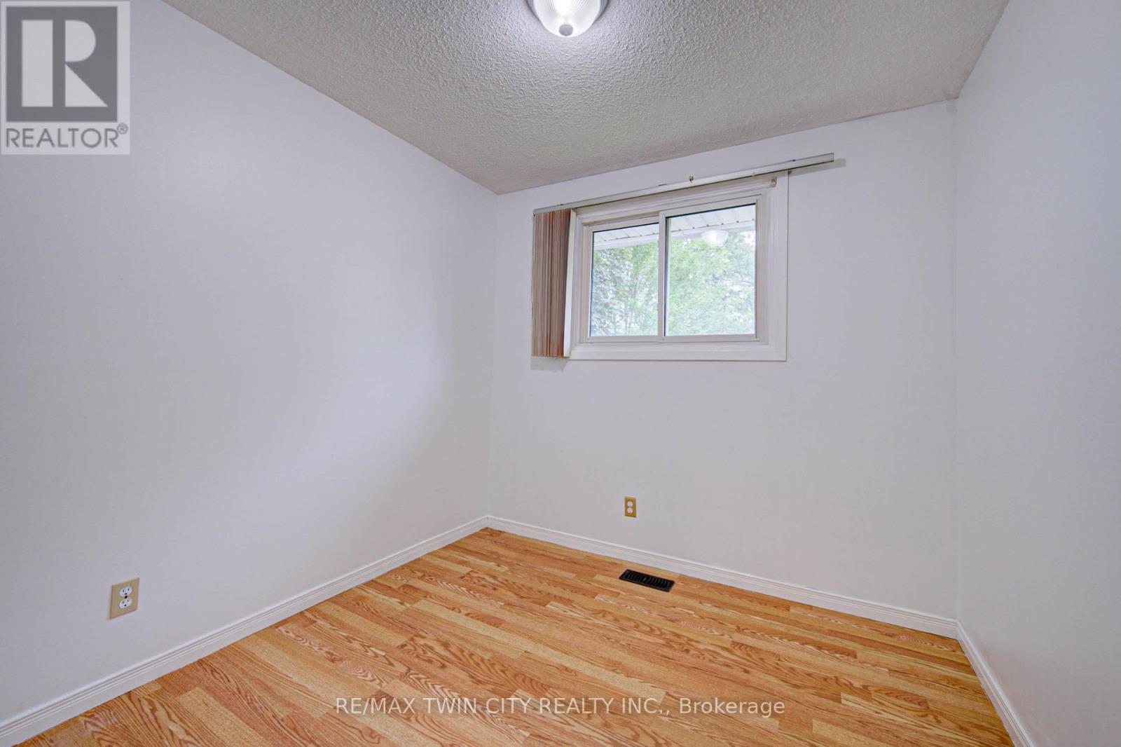 602 Highpoint Avenue, Waterloo, Ontario  N2L 4N1 - Photo 15 - X13803276