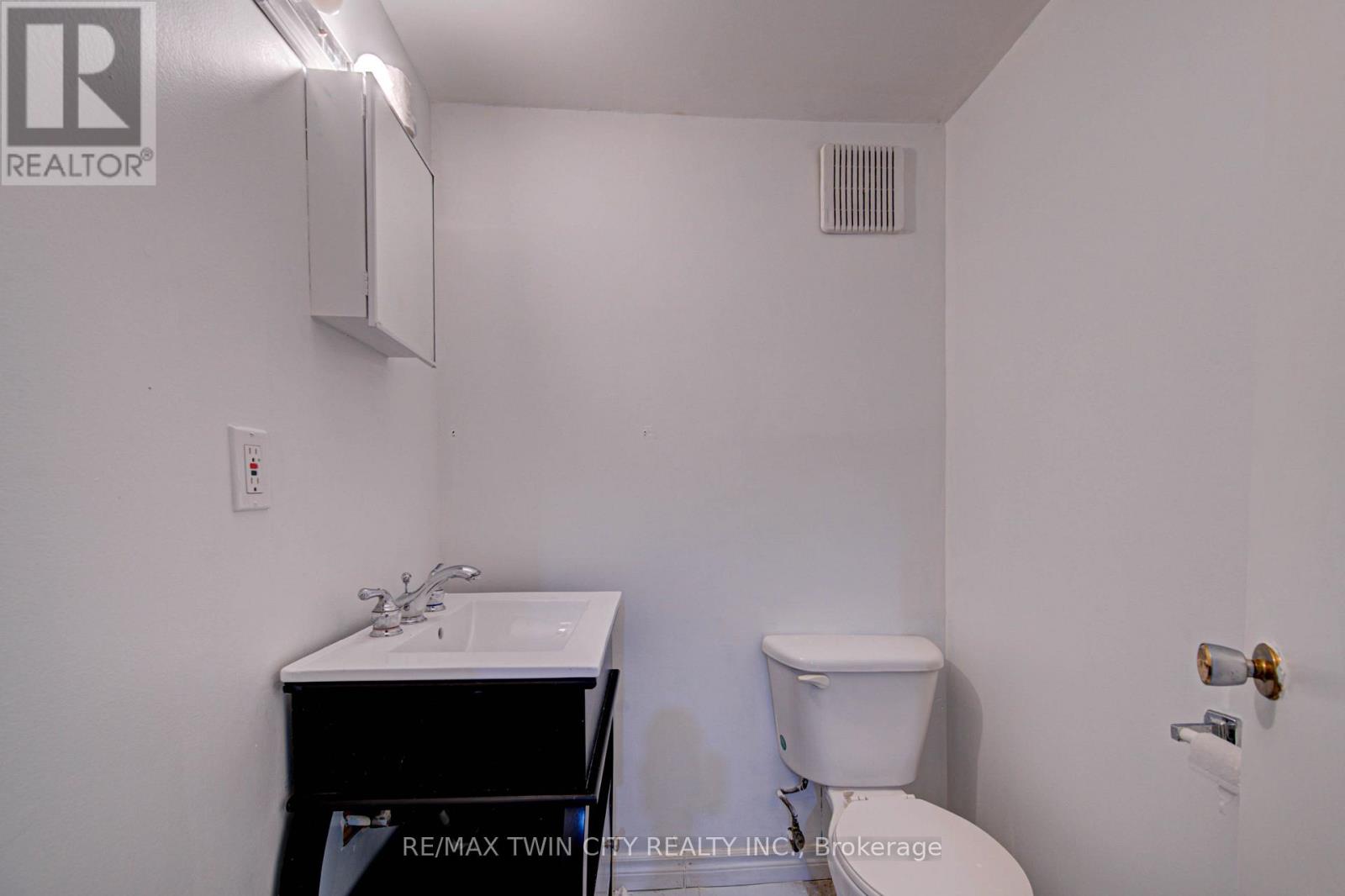 602 Highpoint Avenue, Waterloo, Ontario  N2L 4N1 - Photo 20 - X13803276