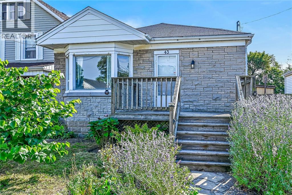43 East 39th Street, Hamilton, Ontario  L8V 4G9 - Photo 2 - 40862626
