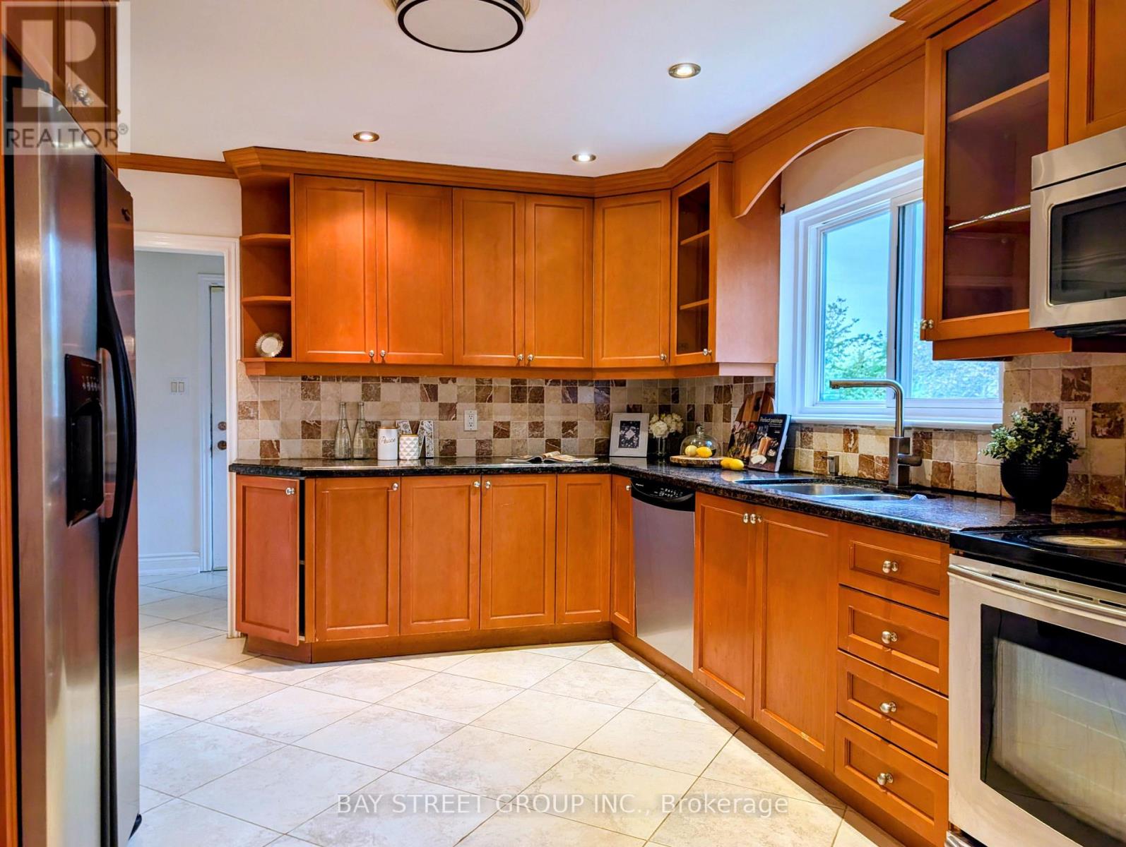Upper - 210 Shaughnessy Boulevard, Toronto, Ontario  M2J 1K4 - Photo 8 - C13622066