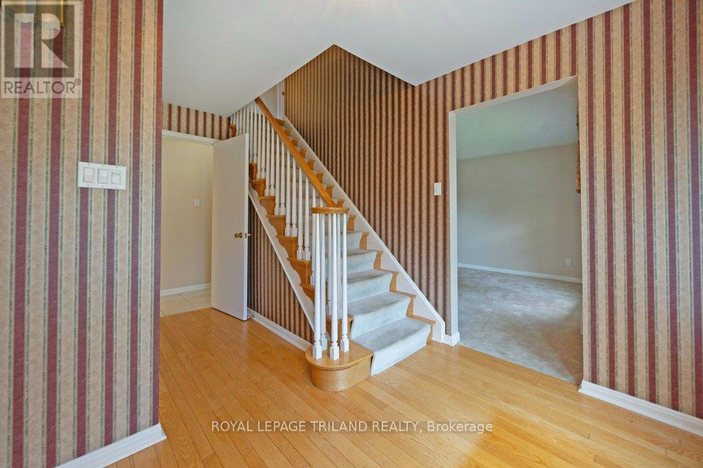 44 Spencer Crescent, London North, Ontario  N5X 2K6 - Photo 4 - X13803512