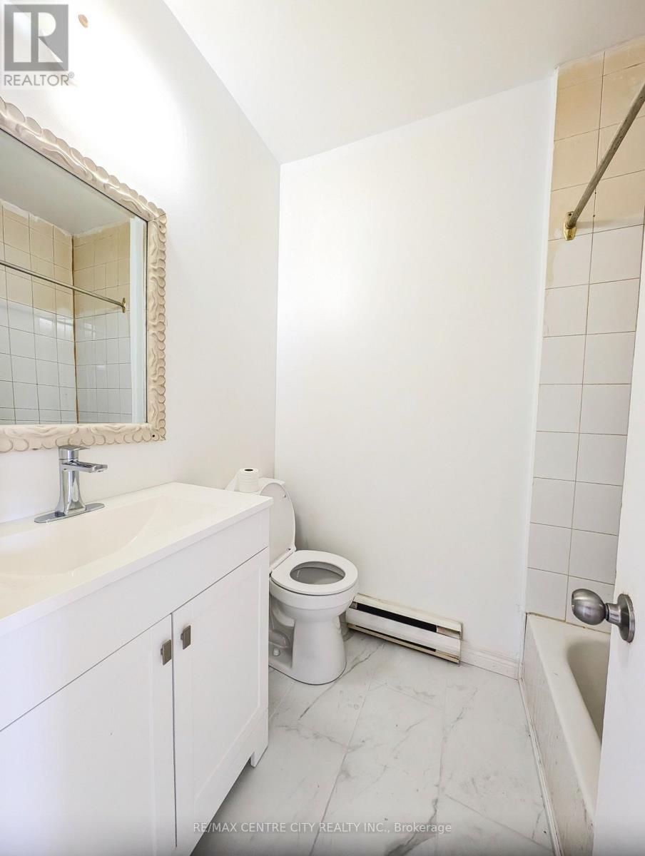 2 - 827 Talbot Street, St. Thomas, Ontario  N5P 1C3 - Photo 3 - X13803596