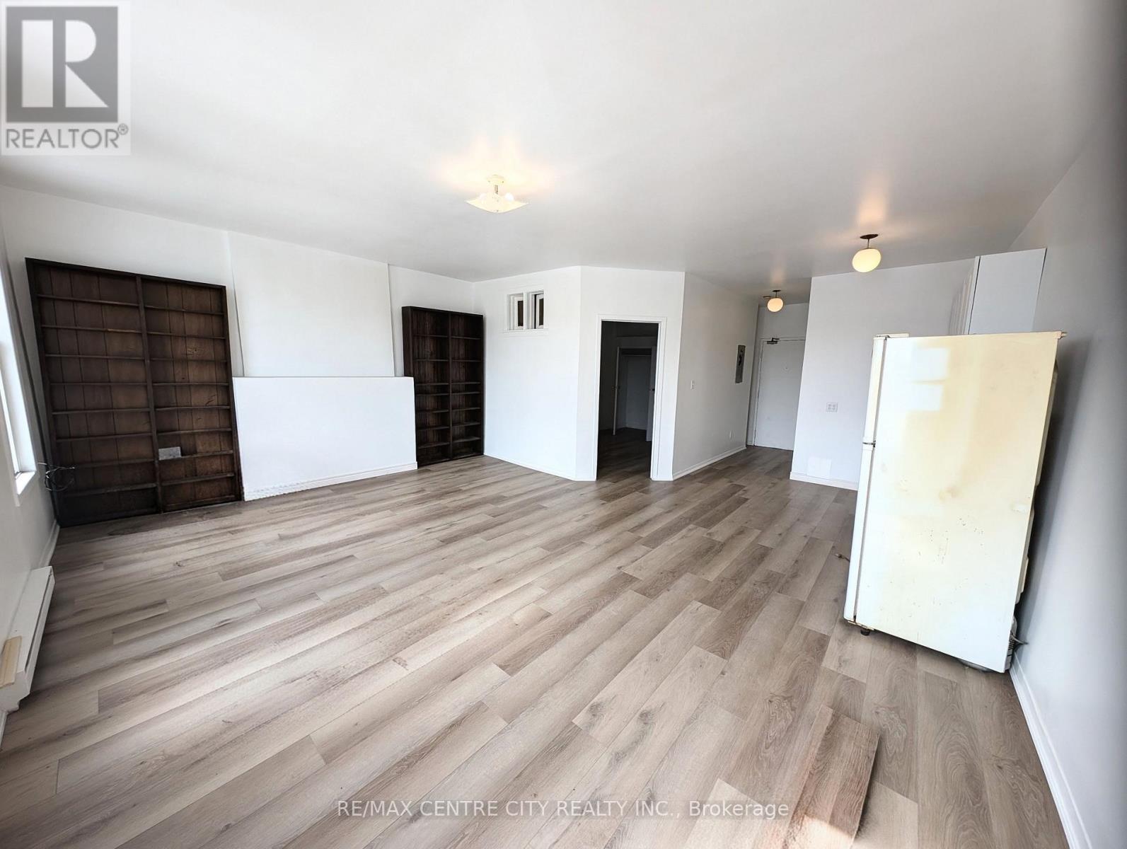 2 - 827 Talbot Street, St. Thomas, Ontario  N5P 1C3 - Photo 5 - X13803596