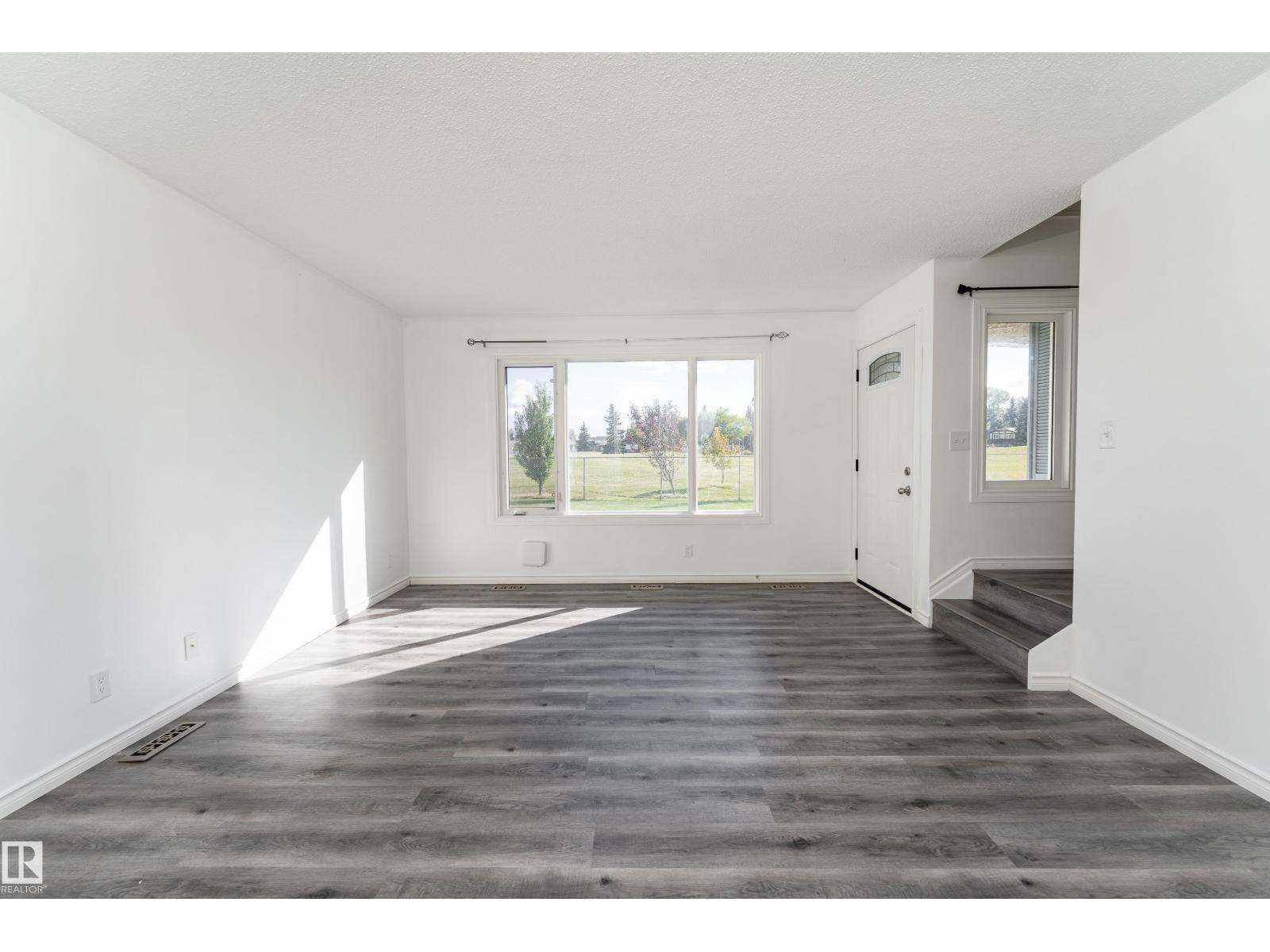 11363 22 Av NW, Edmonton, Alberta  T6J 4V8 - Photo 2 - E4509406