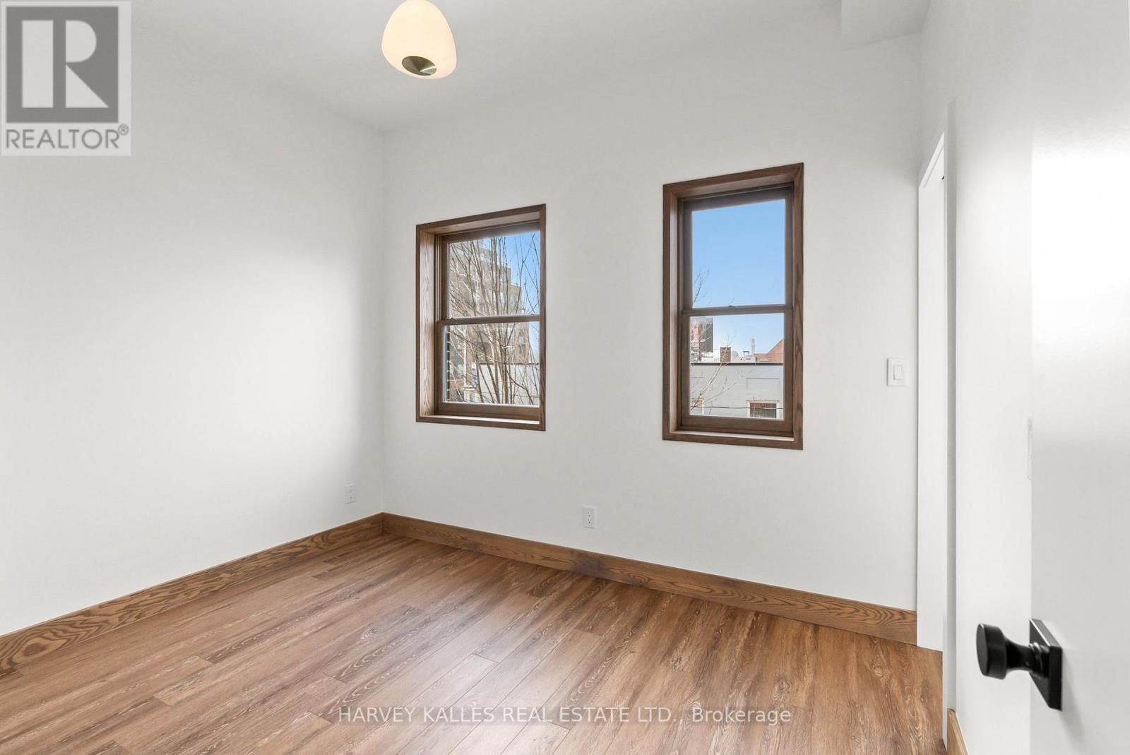 One - 663 Greenwood Avenue, Toronto, Ontario  M4J 4B3 - Photo 12 - E13803548