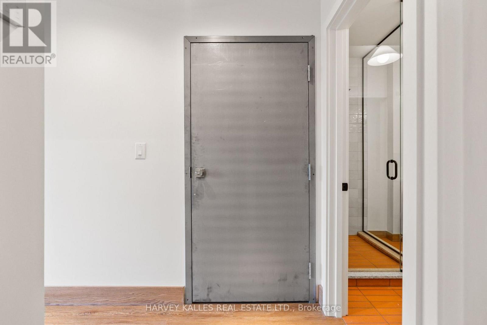 One - 663 Greenwood Avenue, Toronto, Ontario  M4J 4B3 - Photo 3 - E13803548