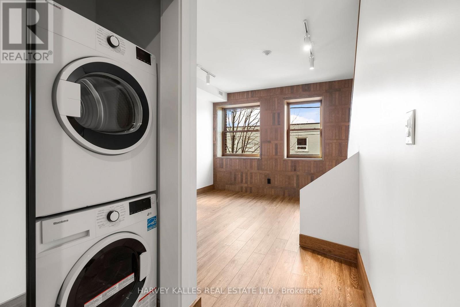 One - 663 Greenwood Avenue, Toronto, Ontario  M4J 4B3 - Photo 37 - E13803548