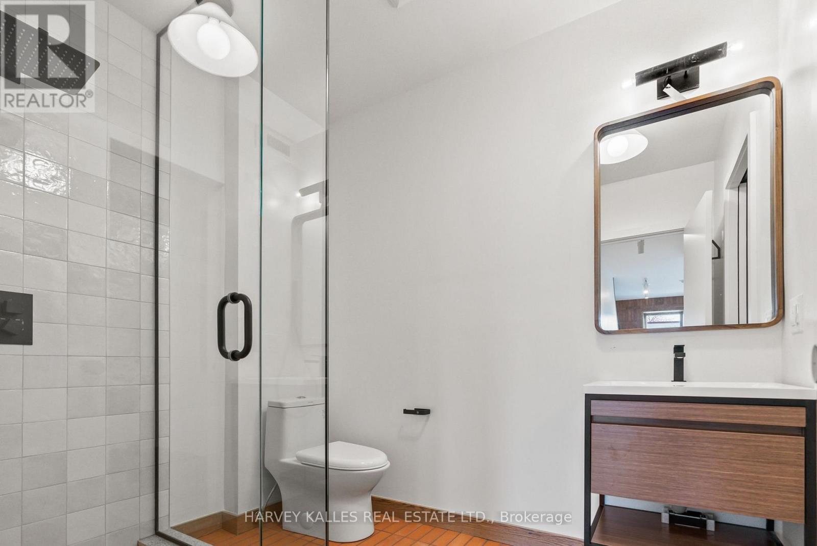 One - 663 Greenwood Avenue, Toronto, Ontario  M4J 4B3 - Photo 4 - E13803548