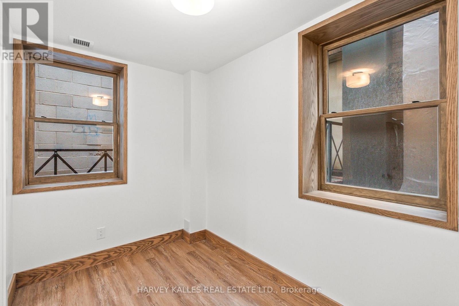 One - 663 Greenwood Avenue, Toronto, Ontario  M4J 4B3 - Photo 5 - E13803548