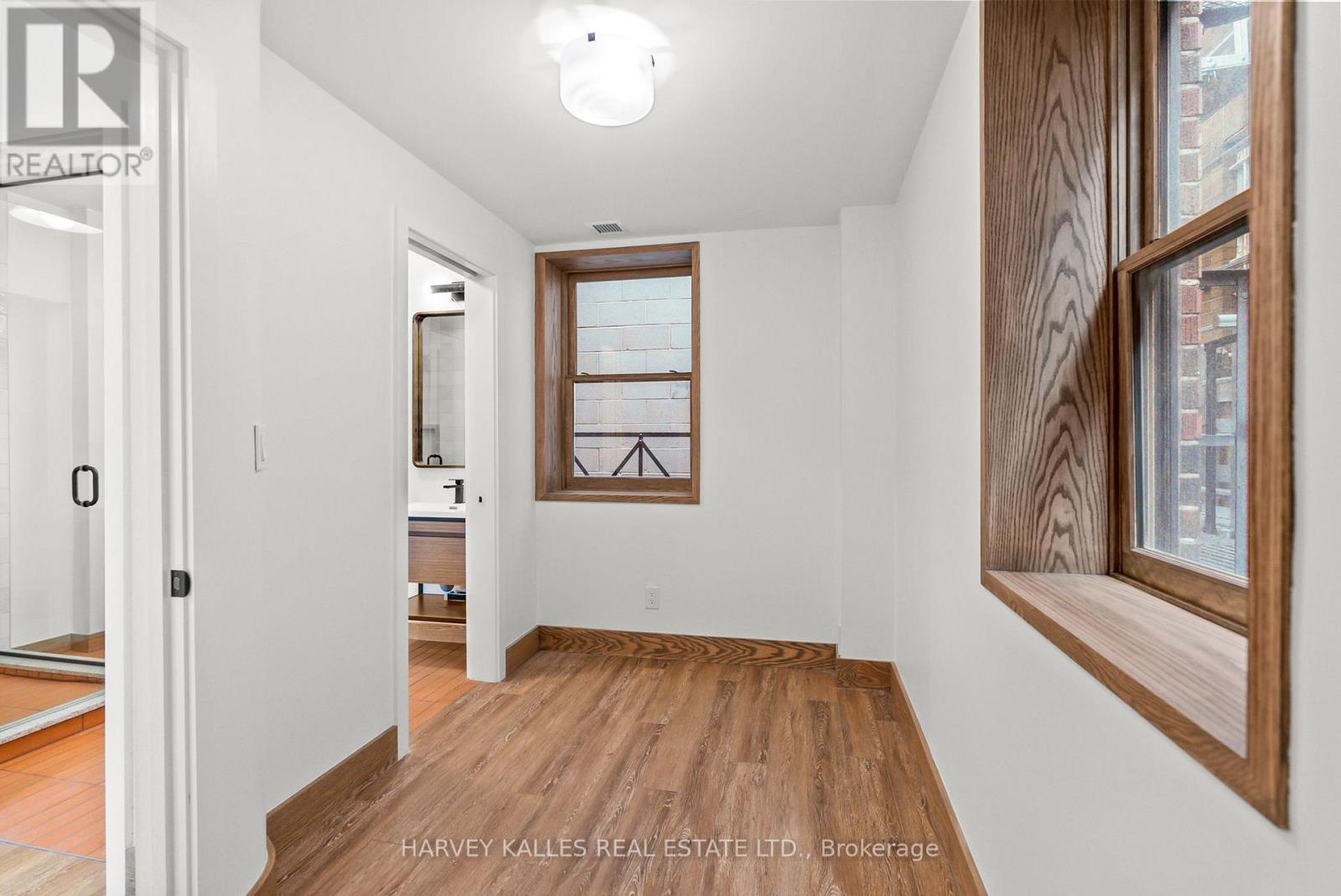 One - 663 Greenwood Avenue, Toronto, Ontario  M4J 4B3 - Photo 6 - E13803548