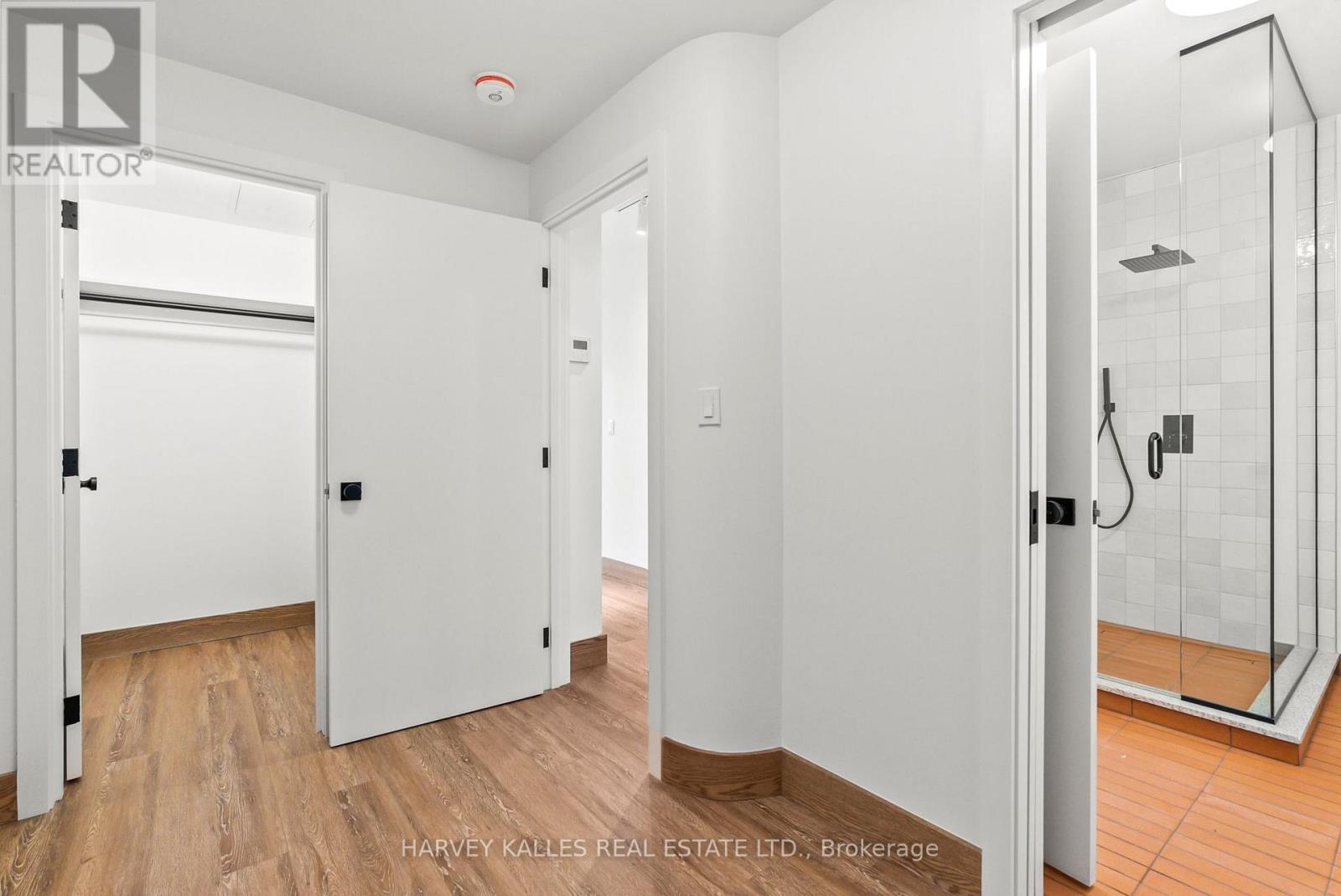 One - 663 Greenwood Avenue, Toronto, Ontario  M4J 4B3 - Photo 7 - E13803548