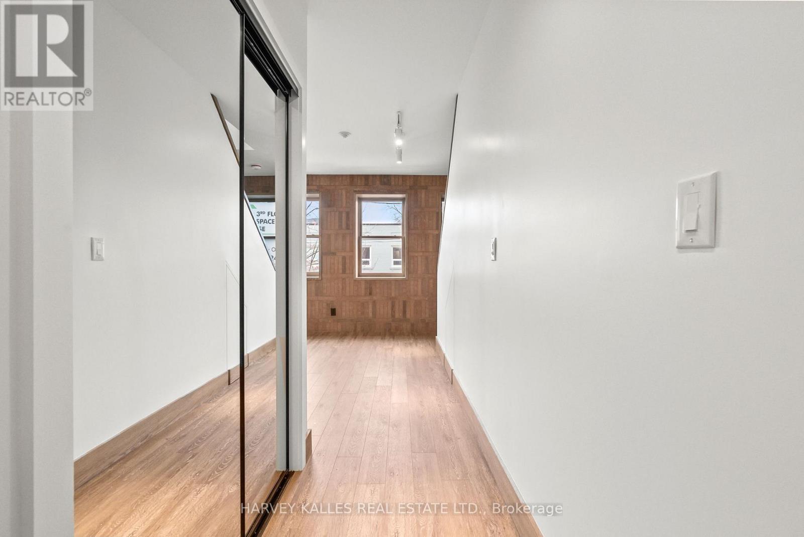 One - 663 Greenwood Avenue, Toronto, Ontario  M4J 4B3 - Photo 8 - E13803548