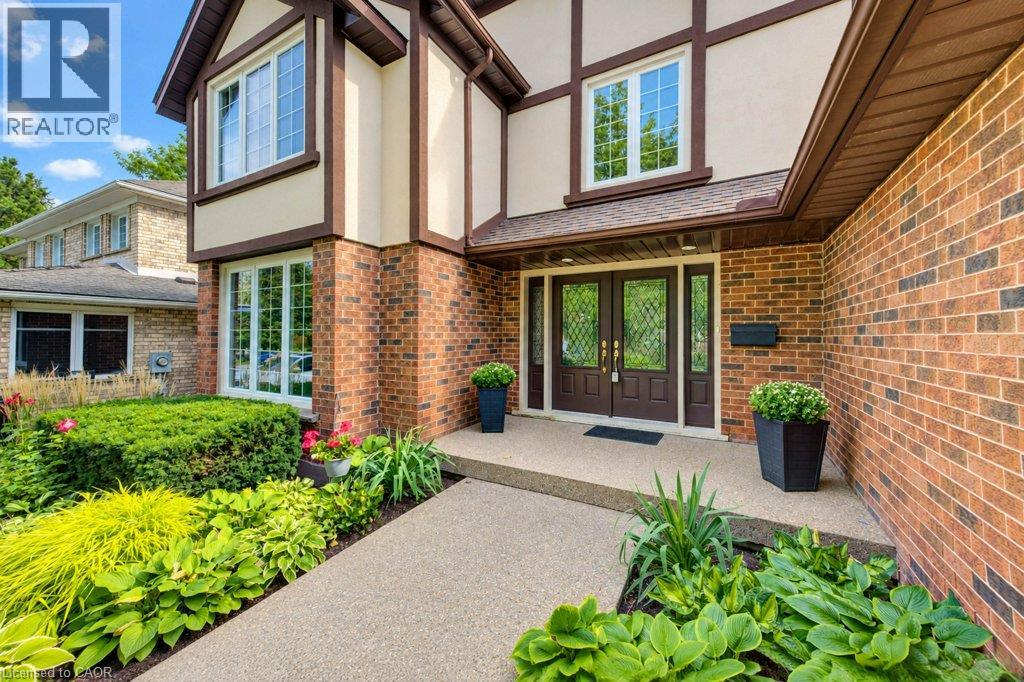 546 Sandbrooke Court, Waterloo, Ontario  N2T 2H4 - Photo 5 - 40864298