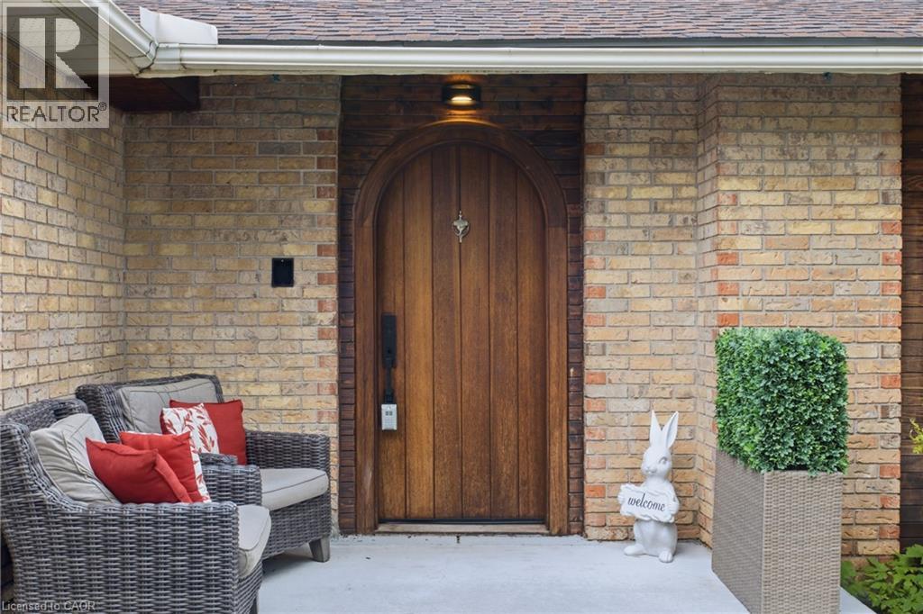 416 Clairbrook Crescent, Waterloo, Ontario  N2L 5V7 - Photo 2 - 40864626