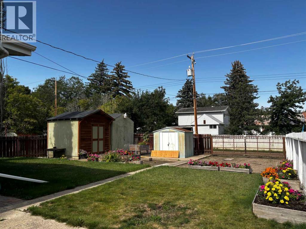 4923 52 Avenue photo 6
