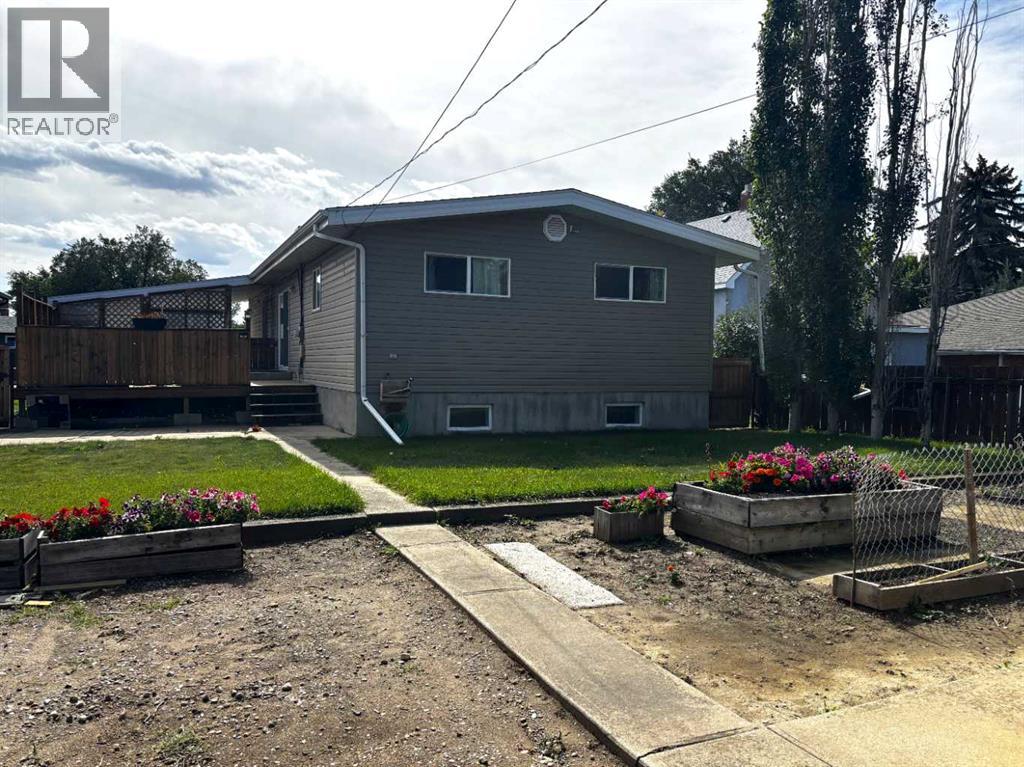 4923 52 Avenue photo 7