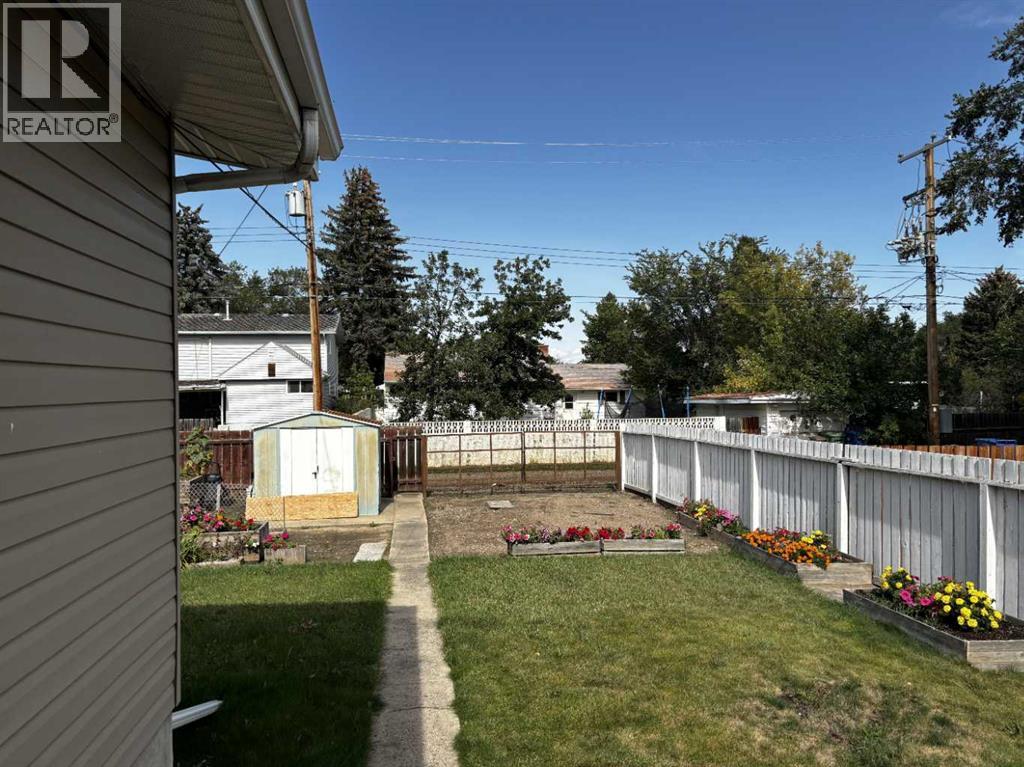 4923 52 Avenue photo 5