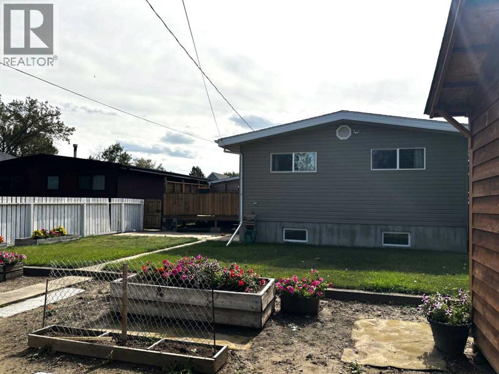 4923 52 Avenue photo 10