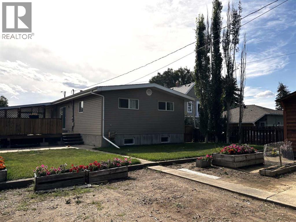 4923 52 Avenue photo 8