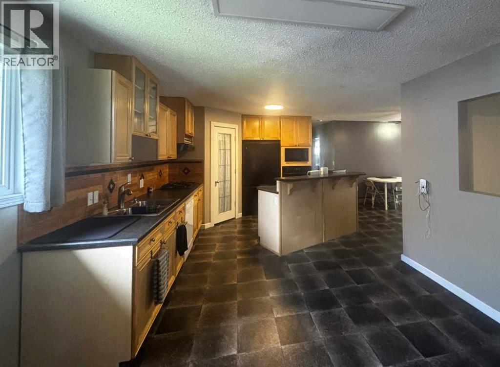 4923 52 Avenue photo 14