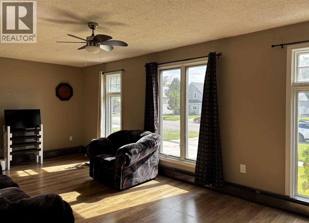 4923 52 Avenue photo 20