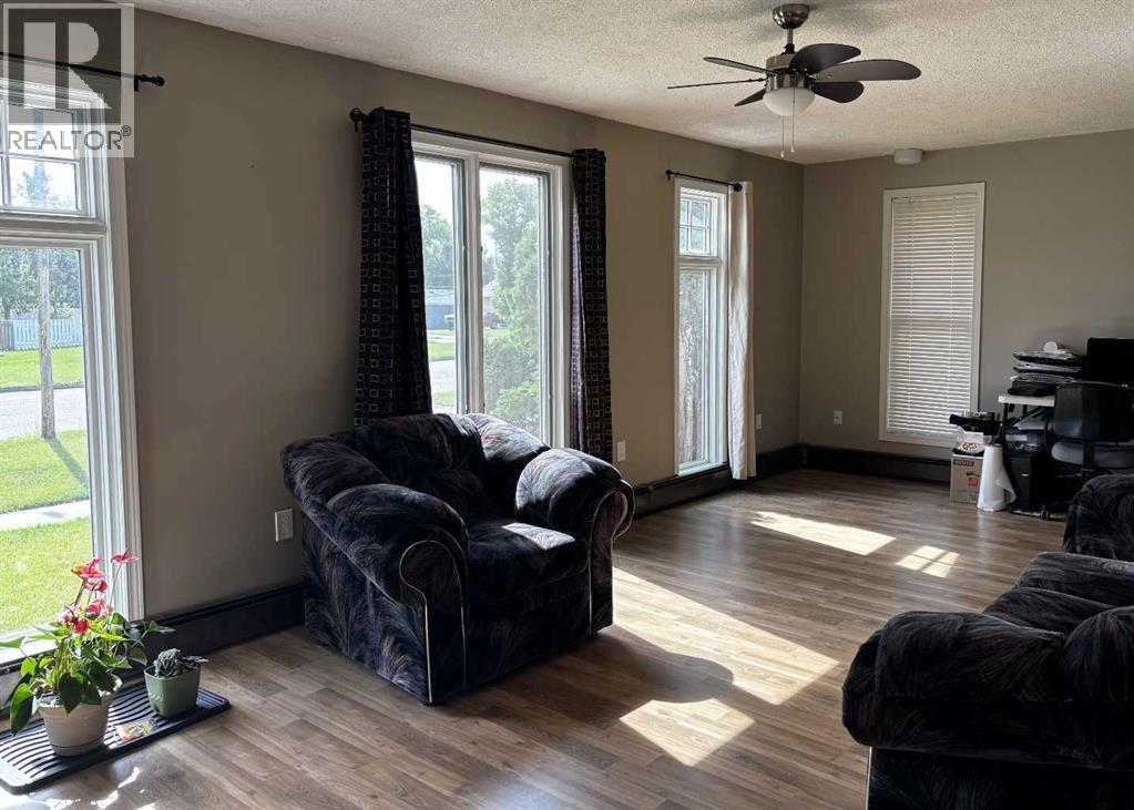 4923 52 Avenue photo 24