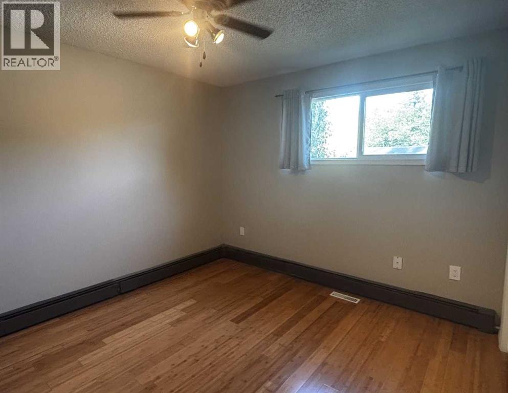 4923 52 Avenue photo 28