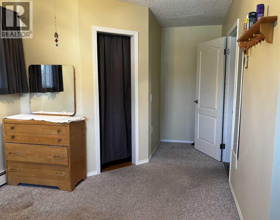 4923 52 Avenue photo 26