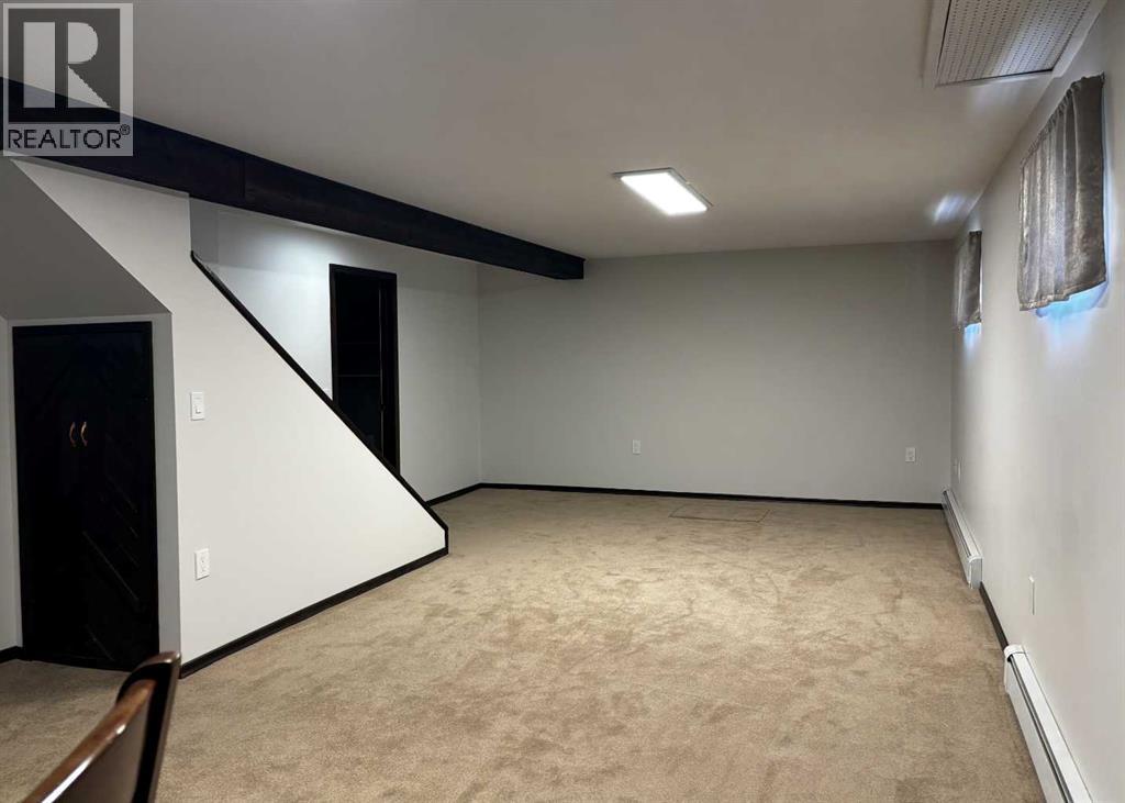 4923 52 Avenue photo 35