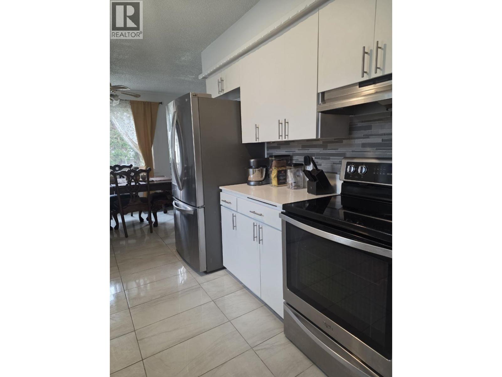 2613 Oak Street, Prince George, British Columbia  V2L 2A5 - Photo 2 - R3135410