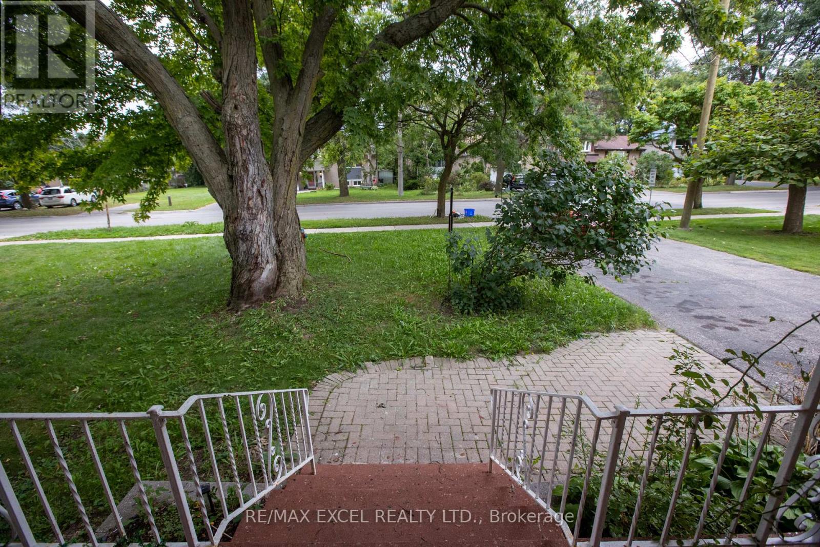 387 Crosby Avenue, Richmond Hill, Ontario  L4C 2R8 - Photo 2 - N13601898
