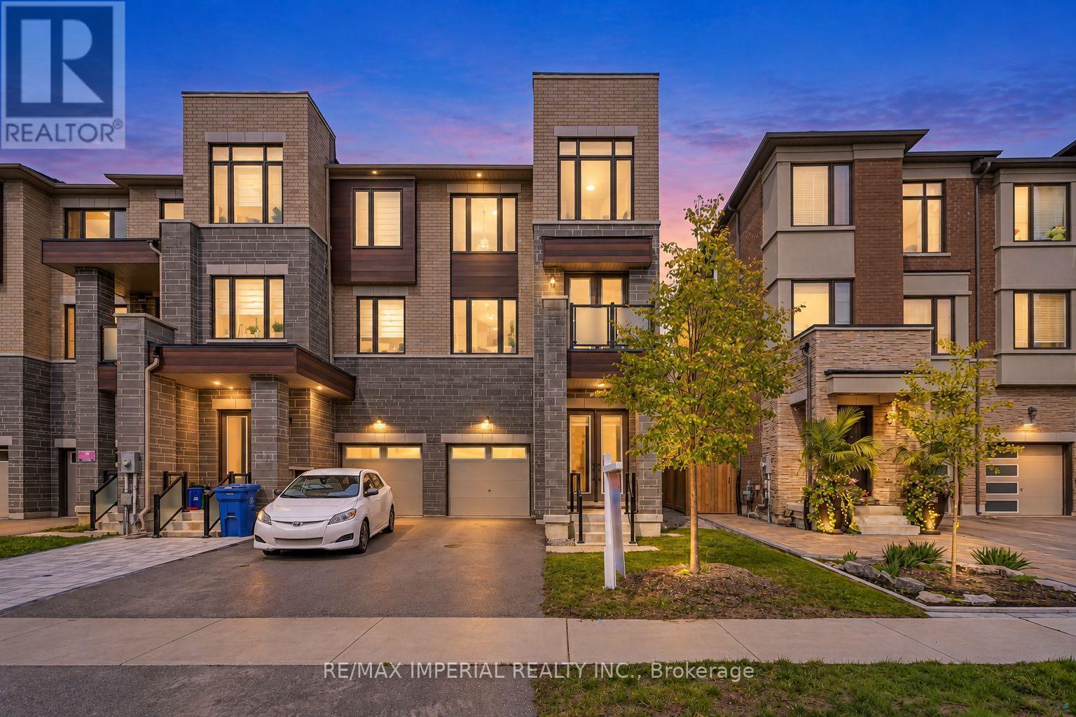 212 VERMONT AVENUE, Newmarket, Ontario