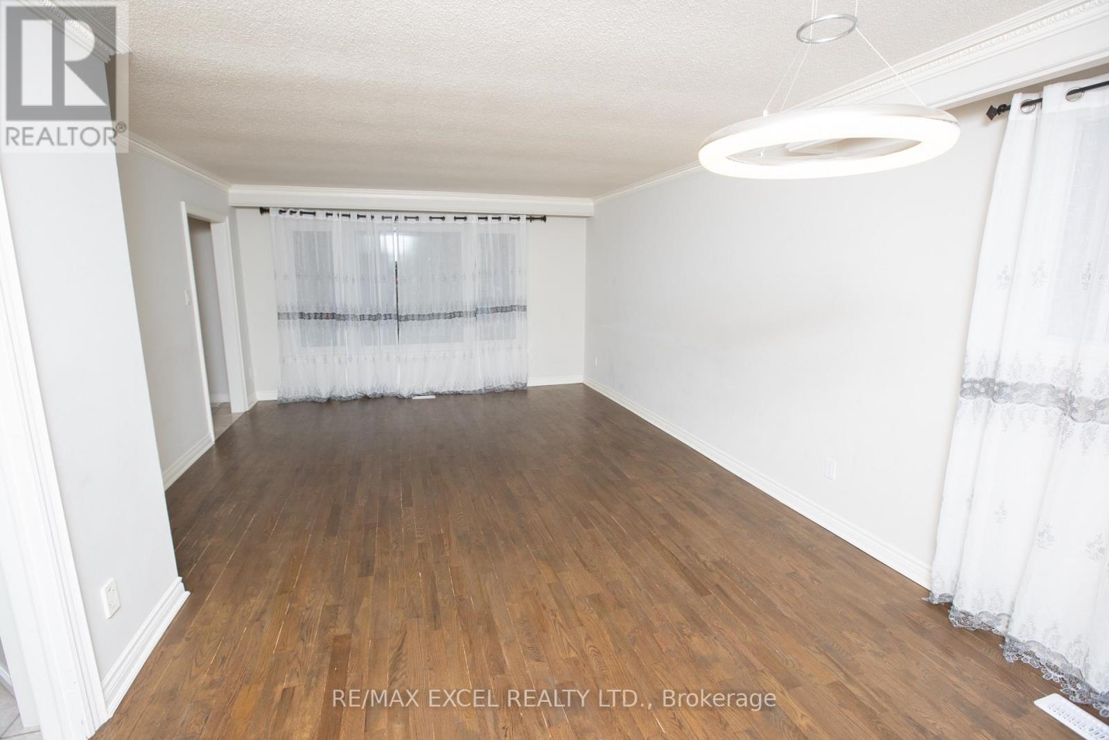 387 Crosby Avenue, Richmond Hill, Ontario  L4C 2R8 - Photo 7 - N13601898