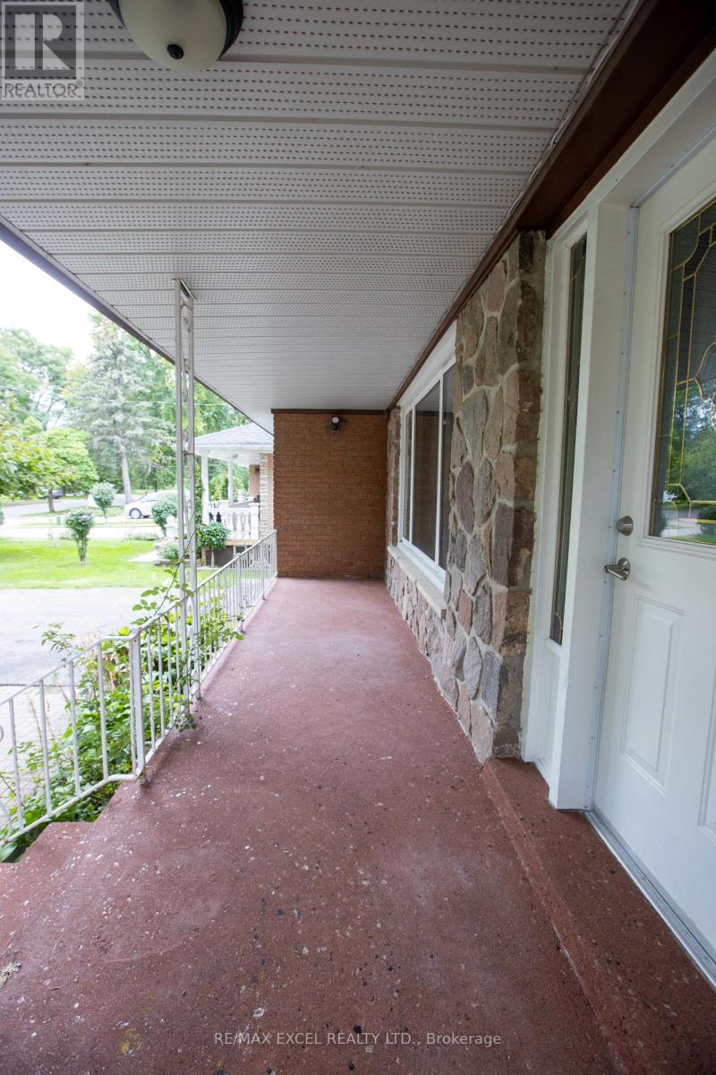 387 Crosby Avenue, Richmond Hill, Ontario  L4C 2R8 - Photo 4 - N13601898