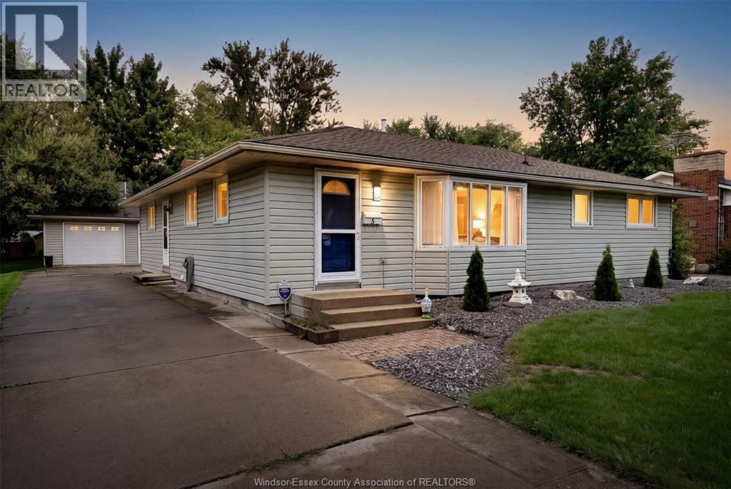 5 Frances COURT, Essex, Ontario