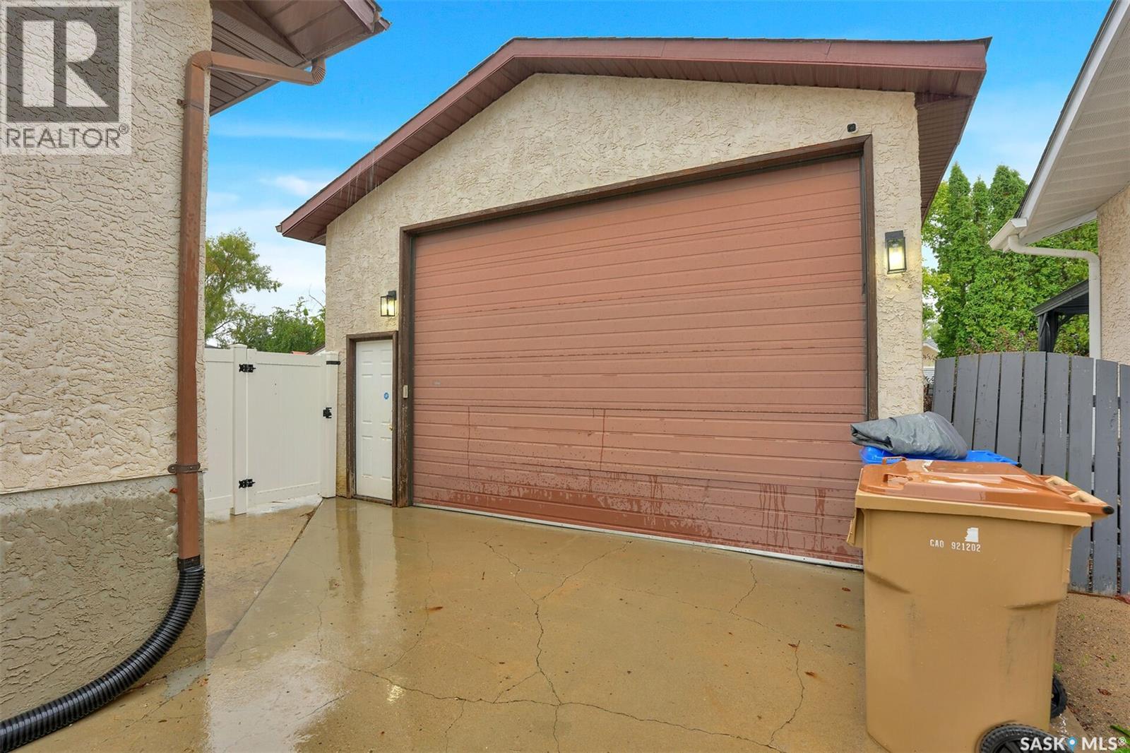 6914 Whelan Drive, Regina, Saskatchewan  S4X 3W1 - Photo 2 - SK048715