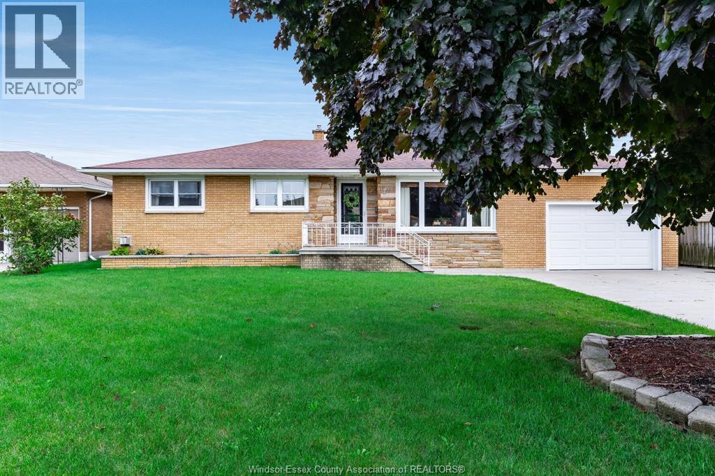 40 Nicholas Street, Leamington, Ontario  N8H 3R9 - Photo 2 - 26023017