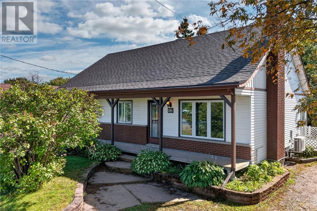 200 Main Street, Chelmsford, Ontario  P0M 1L0 - Photo 2 - 2130403