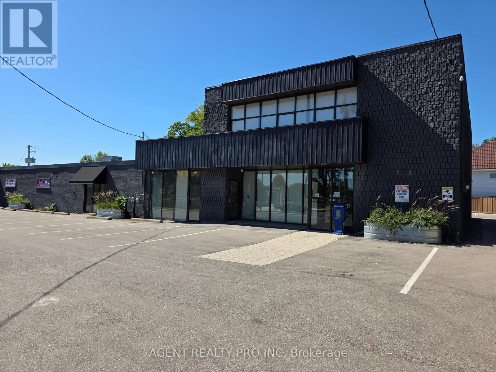675 Adelaide Street N, London East, Ontario  N5Y 2L4 - Photo 1 - X13803744