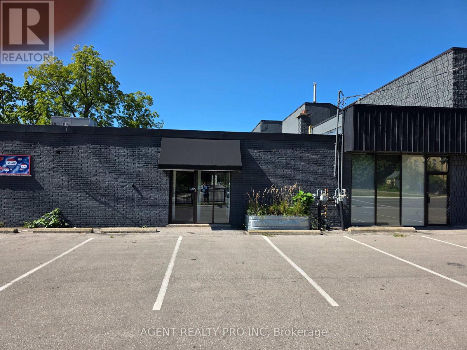 675 Adelaide Street N, London East, Ontario  N5Y 2L4 - Photo 2 - X13803744