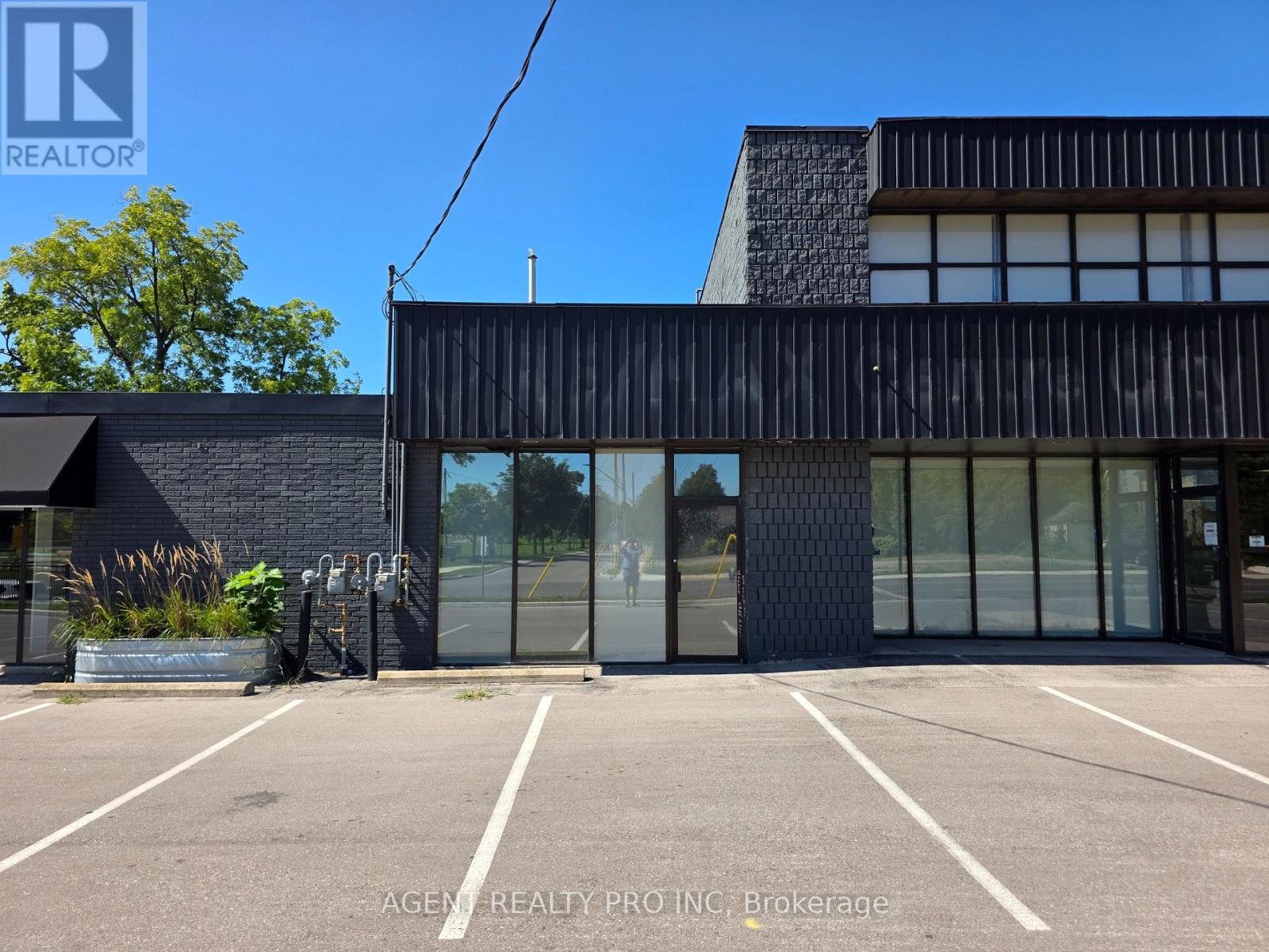 675 Adelaide Street N, London East, Ontario  N5Y 2L4 - Photo 4 - X13803744