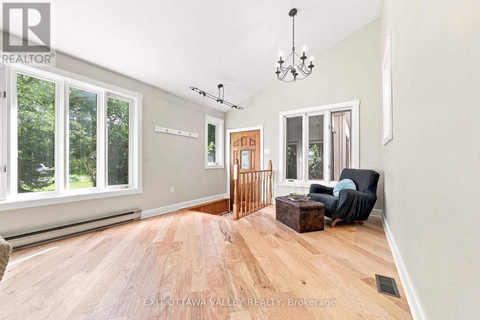 5 Silvie Street, Deep River, Ontario  K0J 1P0 - Photo 5 - X13803784