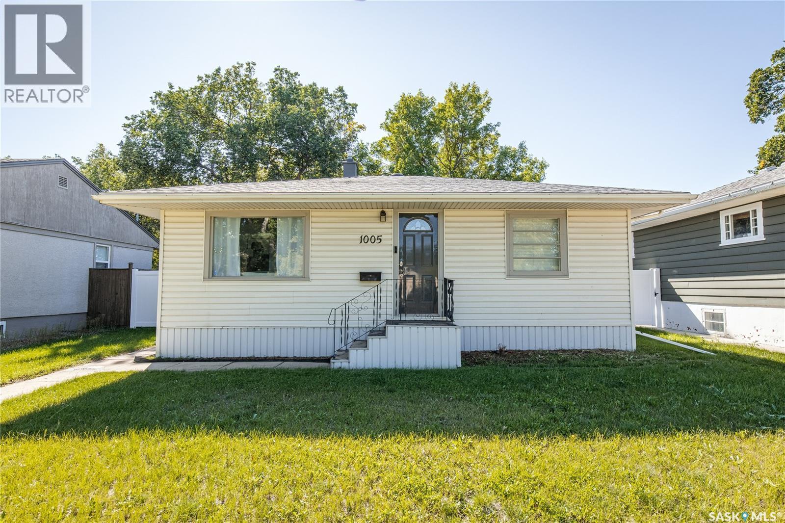 1005 Coteau Street W, Moose Jaw, Saskatchewan  S6H 5G3 - Photo 1 - SK048884