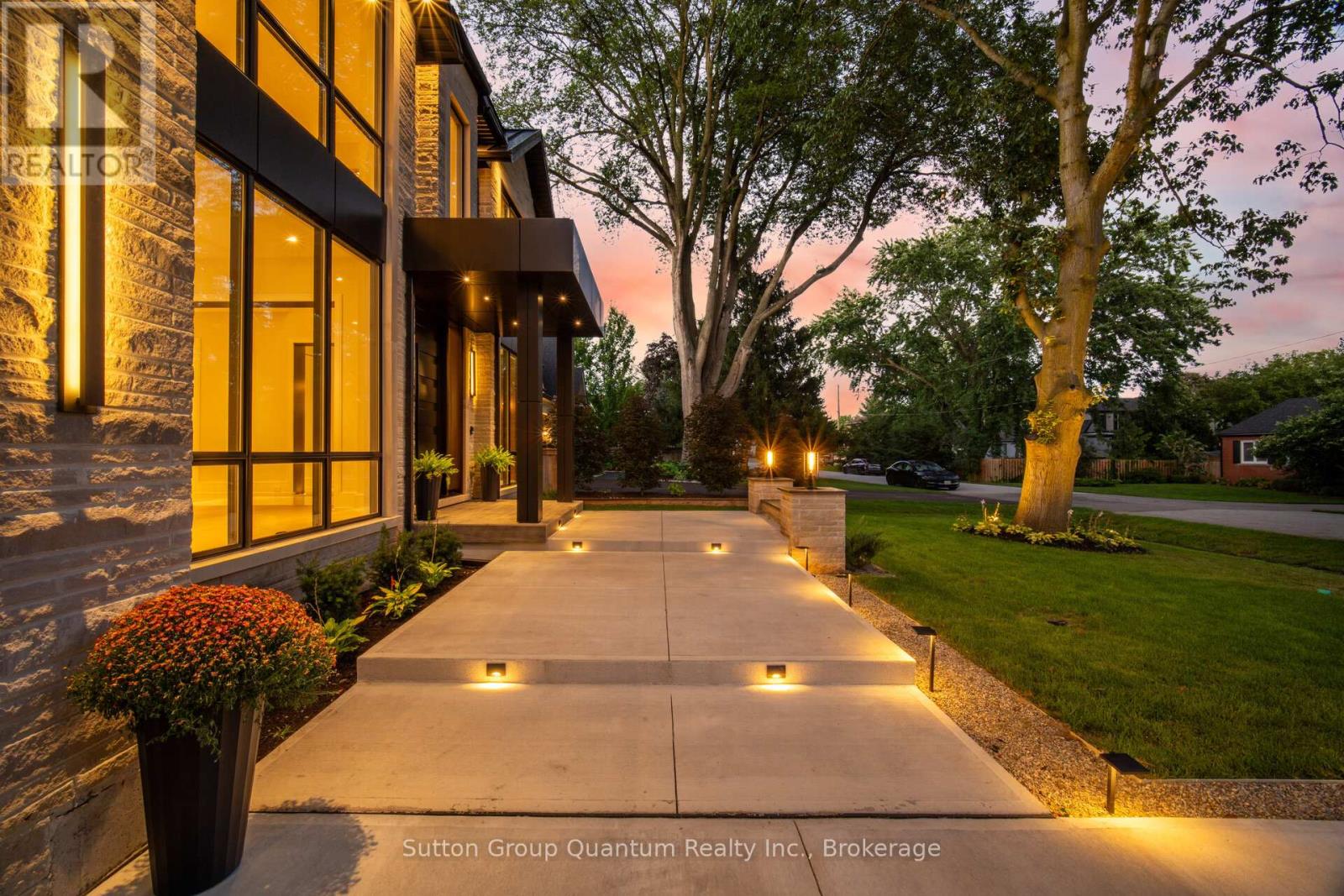 1071 Scott Avenue N, Oakville, Ontario  L6L 2M2 - Photo 4 - W13803920