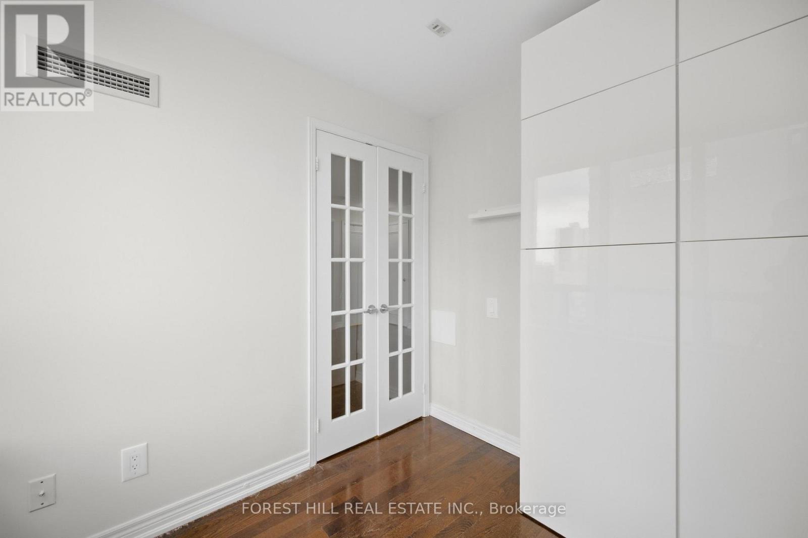 1404 - 60 St Clair Avenue W, Toronto, Ontario  M4V 1M1 - Photo 16 - C13803712