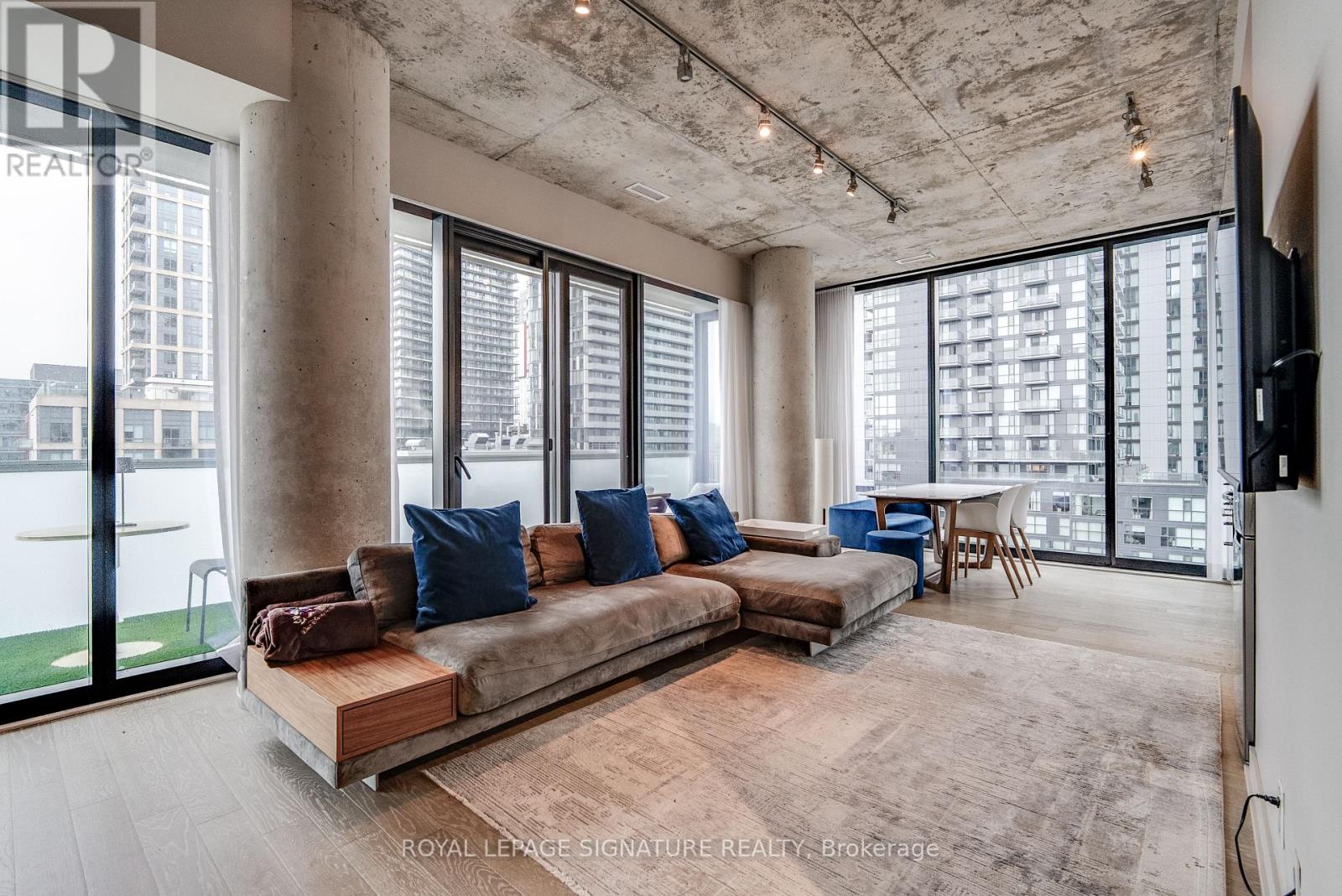 1606 - 11 Charlotte Street, Toronto, Ontario  M5V 0M6 - Photo 1 - C13803794