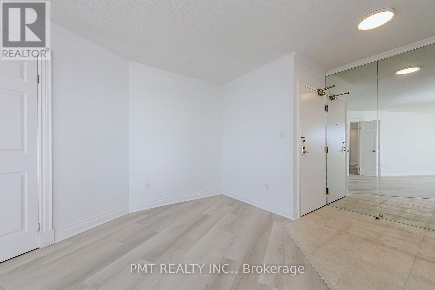 1502 - 270 Queens Quay W, Toronto, Ontario  M5J 2N4 - Photo 2 - C13803840