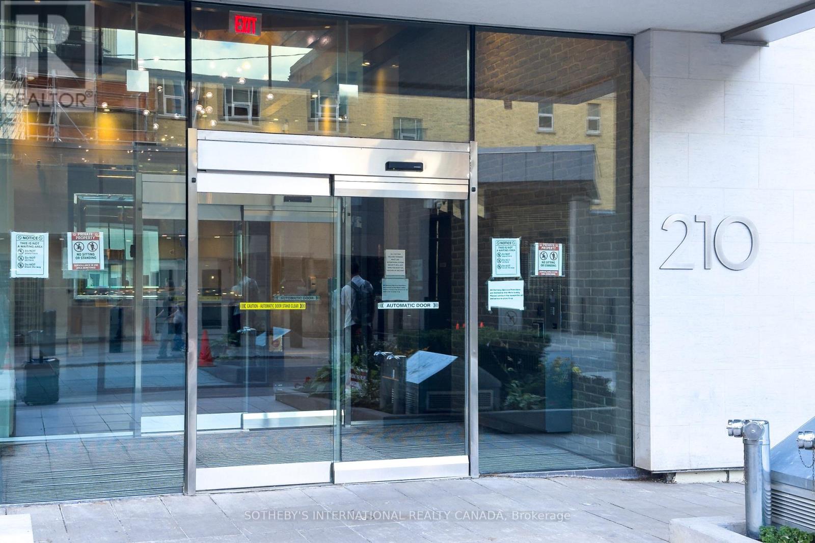 1913 - 210 Simcoe Street, Toronto, Ontario  M5T 0A9 - Photo 4 - C13803886