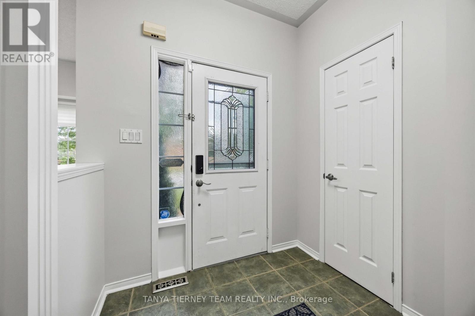 28 Perryview Drive, Scugog, Ontario  L9L 1T5 - Photo 4 - E13803696