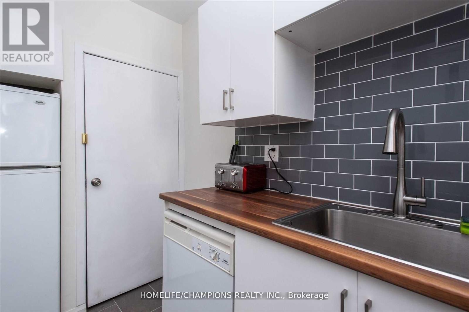 106 Lamb Avenue, Toronto, Ontario  M4J 4M6 - Photo 7 - E13803864